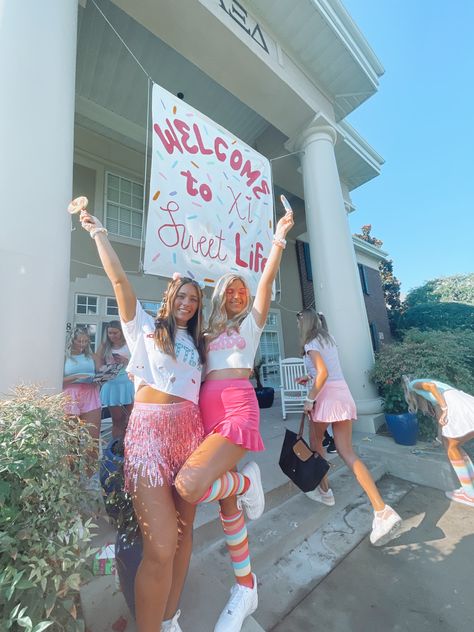 Alpha Xi Delta Bid Day Themes, Candy Land Sorority Theme, Candyland Sorority Theme, Candyland Room, Sorority Recruitment Themes, Sorority Socials, Sorority Rush Themes, Sorority Themes, Class Board