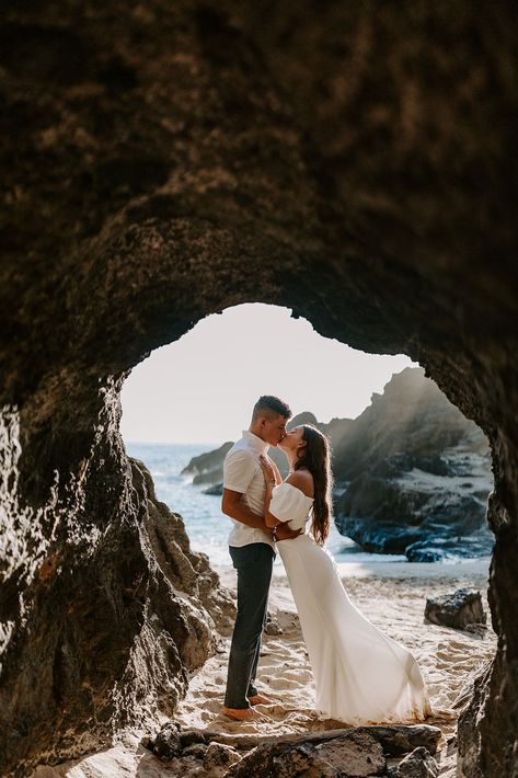 Bride and groom kissing during sunrise for their elopement on the beach in Oahu, Hawaii Honolulu Hawaii Beach, Oahu Wedding Venues, Oahu Beaches, Hawaii Beach Wedding, Hawaii Elopement, Oahu Wedding, Romantic Beach, Hawaii Beach, Beach Elopement