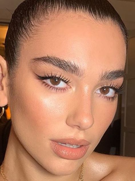 Dis Lipa Makeup, Dua Lipa Eyebrows, Dua Lipa Eye Makeup, Dua Lipa No Makeup, Dua Lipa Piercing, Dua Lipa Makeup Looks, Dua Lipa Nose, Dua Lipa Face, Girl Refrence