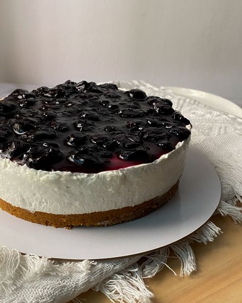 no-bake blueberry cheesecake🫐 💌For more info/order click the link in bio or DM. Blueberry Cheesecake No Bake, Blueberry Cheesecake Dessert, Cheesecake Red Velvet, Cheesecake No Bake, No Bake Blueberry Cheesecake, Brownie Cheesecake, Cheesecake Mini, Blueberry Compote, Red Velvet Cheesecake