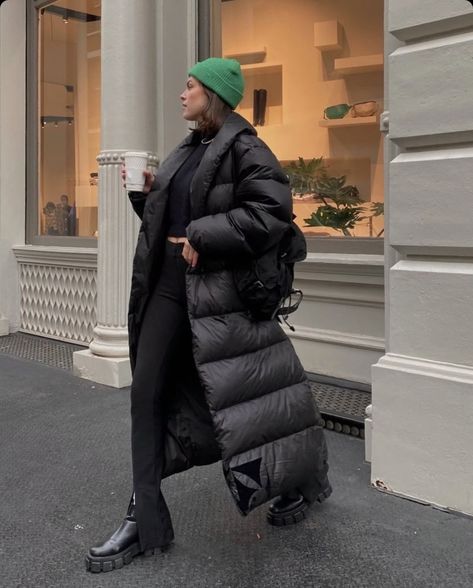 Long Black Puffy Coat, Ankle Length Puffer Coat, Oversized Down Jacket, Aritzia Long Puffer Jacket Outfit, Long Puff Jacket Outfit, Black Long Puffer Coat Outfit, Maxi Puffer Coat Outfit, Puffer Long Jacket Outfit, Long Puffer Jacket Outfit Street Style