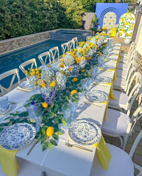 Positano Balloon Garland, Lemon Positano Theme, Amalfi Coast Table Setting, Capri Dinner Party, Capri Birthday Theme, Italian Inspired Party, Yellow And Blue Party, Mediterranean Theme Party, Capri Theme Party