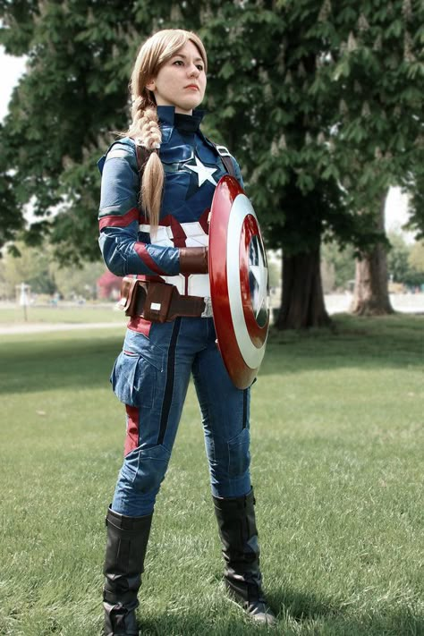 Marvel Cosplay Women, Diy Captain America Costume, Captain America Women Costume, Captain America Costume Girl, Captain Marvel Diy Costume, Diy Captain Marvel Costume For Women, Captain America Halloween Costume, Captain America Cosplay Female, Captain America Outfit