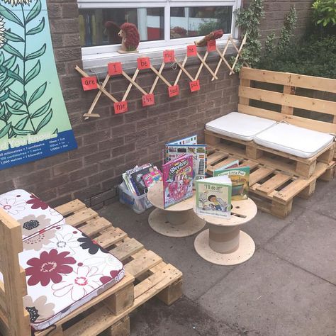 Adding to the outdoor reading area daily #learningthroughplay #outdoorlearning #eyfs #earlyreading Outdoor Reading Area, Outdoor Area Ideas, School Outdoor Area, Outdoor Library, Eyfs Outdoor, Eyfs Outdoor Area, Outdoor Reading, Reading Areas, Book Area