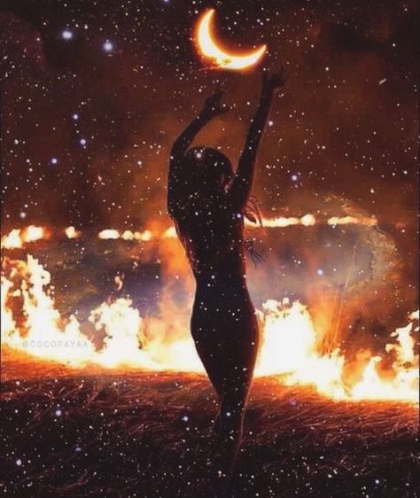 21 Ideas How to Celebrate Samhain - Ceremonies and Rituals for a Spiritual Halloween - Morella&Ulalume Rebirth Aesthetic, Celebrate Samhain, Fire And Desire, Spiritual Photos, Black And White Art Drawing, Sacred Feminine, Moon Photography, Witch Aesthetic, Wild Woman