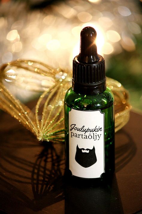 DIY-lahjaidea miehelle: Itse tehty partaöljy. Valmistusohje blogissa. / DIY beard oil. Perfect homemade gift idea for him. Joululahjat Diy, Green Cosmetics, Diy Cosmetics, Coffee Bottle, Green Beauty, Diy Soap, Very Merry Christmas, Diy Beauty, Diy Projects To Try