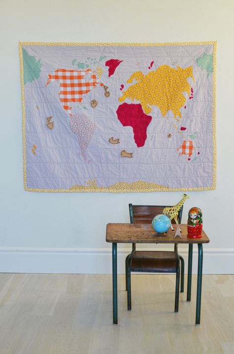 map quilt World Map Quilt, Fabric Map, World Map Rug, Emma Chapman, Simple Quilting, Quilting Lines, Map Rug, Pattern Design Drawing, Map Quilt