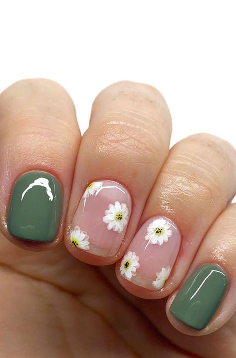 42. Daisy and Green nails Because everybody loves flowers, these gorgeous nail art designs are pretty. Nothing says “spring” quite like a bunch of... Milky Nails, Short Gel Nails, Cute Spring Nails, Her Nails, Cute Gel Nails, Short Nail Designs, Gel Nail Designs, Cute Spring, Nail Designs Spring