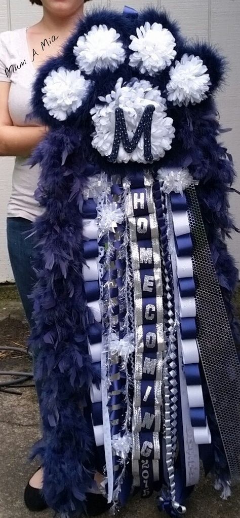 Mum A Mia is home to the original paw print homecoming mum. Let me create this unique design for you. Custom orders welcome. Texas Mums, Homecoming Mums Senior, Homecoming Corsage, Football Mums, Texas Homecoming Mums, Homecoming Garter, White Mums, Homecoming Spirit, Mums The Word