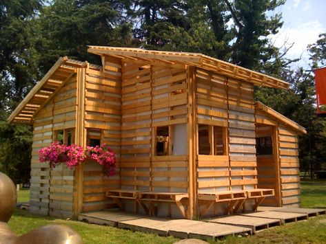 house2 pallets | Alvinix | Flickr Pallet House Plans, Pallet Shed Plans, Pallet Building, Beam Design, Humanitarian Projects, Pallet Shed, Pallet House, Build A House, Painted Pots Diy