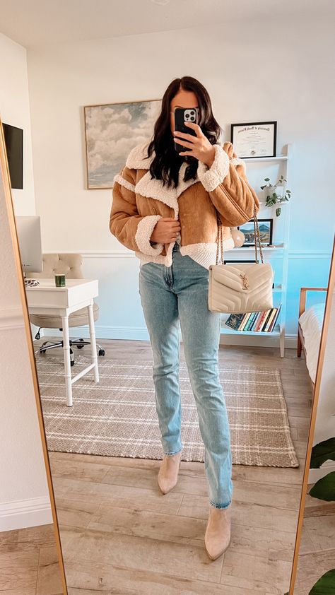 Outfit with shearling jacket, straight jeans, booties and YSL purse Shearling Jacket Outfit, Cropped Jacket Outfit, Sherling Jacket, Ysl Purse, Wineries Outfit, Chic Winter Outfits, Jacket Outfit, Shearling Coat, Cropped Jacket