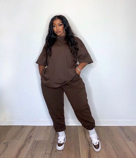 Curvy Casual Outfits, Plus Size Baddie, Cute Sweatpants Outfit, Mode Swag, Sweatpants Outfits, Plus Size Baddie Outfits, Cute Sweatpants, Skandinavian Fashion, Populaire Outfits