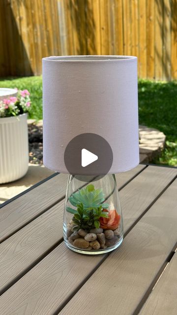 Creative Table Lamp, Diy Garden Lighting Ideas, Diy Outdoor Lamp, How To Make A Lamp, Patio Table Decorating Ideas, Diy Table Lamps, Diy Table Lamp Ideas, Action Hacks, Glass Jar Lamps