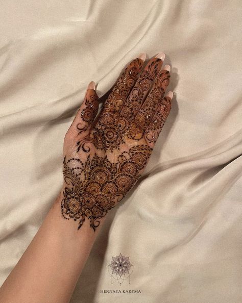 Henna Designs Palm, Short Mehndi Design, Front Mehndi Design, Floral Henna, Palm Mehndi Design, Floral Henna Designs, Henna Tattoo Designs Hand, Modern Henna Designs, Latest Henna Designs