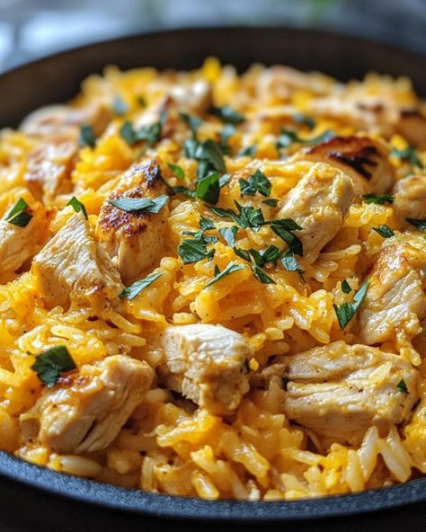 🔥 Buffalo Chicken and Cheddar Rice 🔥 🍽️ Serves: 4 ⏲️ Cooking Time: 30 minutes 🔥 Calories per serving: 550 📝 Ingredients: 2 cups cooked white rice 2 chicken breasts, cooked and shredded 1/2 cup buffalo sauce 1 cup shredded cheddar cheese 1/4 cup cream cheese, softened 1/4 cup ranch dressing 1/4 cup chopped green onions 1 tsp garlic powder 1 tsp paprika Salt and pepper to taste 1 tbsp butter Optional toppings: extra buffalo sauce, ranch drizzle, or chopped cilantro 👩‍🍳 Instructions: In a la... Buffalo Chicken And Cheddar Rice, Chicken Breast With Rice Recipes, Cheddar Rice, Buffalo Chicken Breast, Cooked White Rice, Shredded Buffalo Chicken, Shredded Cheddar Cheese, Cooking White Rice, Daily Recipes