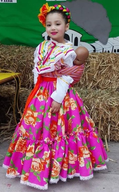 Traje Típico Mexicano Revolucionario Vestuario mexicano Outfit Mexicano, Outfit Traditional, Traditional Mexican Dress, Fiesta Outfit, Mexican Outfit, Theme Dress, American Girl Clothes, Mexican Dresses, Cute Costumes