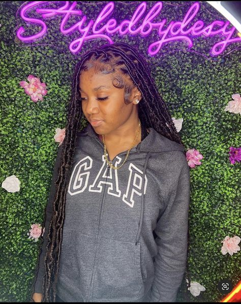 Knotless Braids Styles, Knotless Braids Hairstyles, Hair Locs, Soft Locs, Braids Styles, Faux Locs Hairstyles, Box Braids Hairstyles For Black Women, Cute Braided Hairstyles, Braided Cornrow Hairstyles