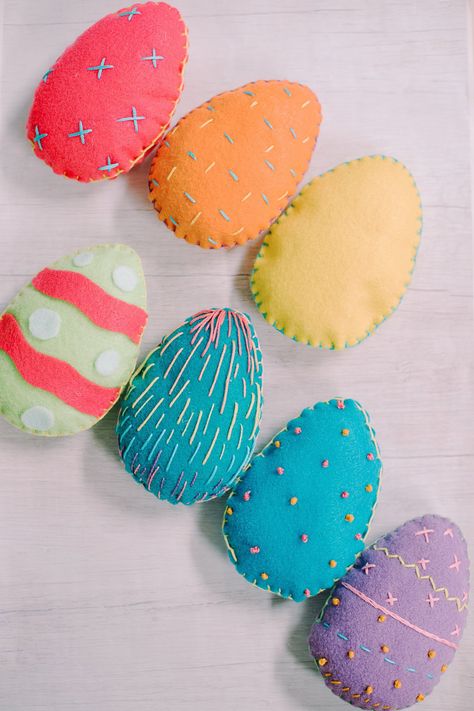 Felt Eggs, Spring Felt Crafts, Easter Felt Crafts, Fabric Easter Eggs, Sew Easter Eggs, Easter Felt Decorations, Felt Easter Eggs, Reusable Fabric Easter Eggs, Felted Eggs Easter