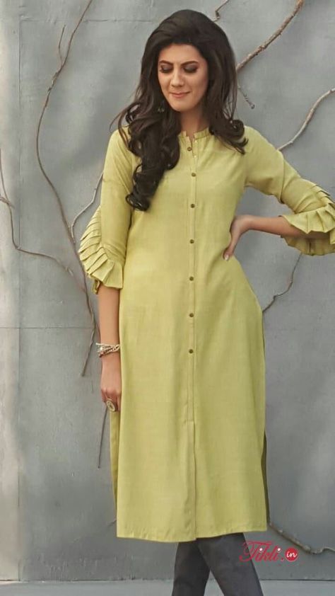 20 Creative and Latest Sleeve Designs For Kurtis Plain Kurti Designs, Silk Kurti Designs, Design Kurta, Salwar Neck Designs, Stylish Kurtis Design, Indian Kurti Designs, Kurti Sleeves Design, New Kurti Designs, New Kurti