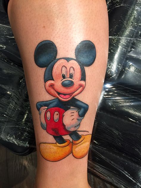 Mickey Mouse Tattoo Ideas Design, Tattoo Ideas Mickey Mouse, Fantasia Mickey Tattoo, Old Mickey Mouse Tattoo, Mickey Mouse Wrist Tattoo, Tv Tattoo, Tattoo Lounge, Mickey Mouse Tattoo, Mickey Tattoo