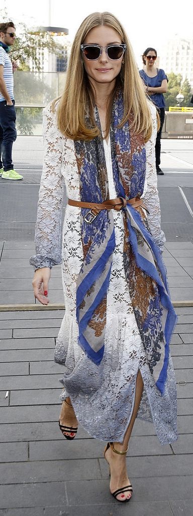 Olivia Palermo street style inspiration: A bright blue bohemian printed scarf… Olivia Palermo Street Style, Lacy White Dress, Estilo Olivia Palermo, Simple White Dress, Olivia Palermo Style, Popsugar Fashion, Looks Street Style, Cooler Look, Olivia Palermo