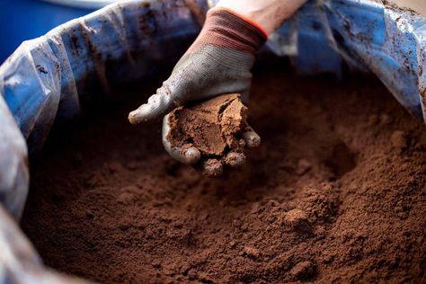 Recycled coffee grounds can be used to make stronger concrete Uses For Coffee Grounds, Sustainable Textiles, Green Power, Coffee Powder, Coffee Filters, Sustainable Brand, Coffee Grounds, Permaculture, The Sand