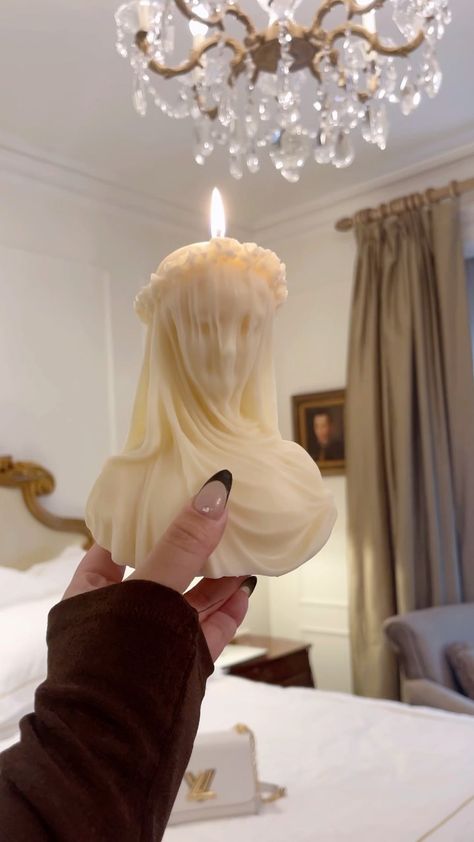 Veiled Statue, Statue Aesthetic, Statue Candle, Pinterest Home Decor Ideas, Dark Academia Vibes, Home Decor Dark, Decor Dark Academia, Candle Workshop, Aesthetic Candle