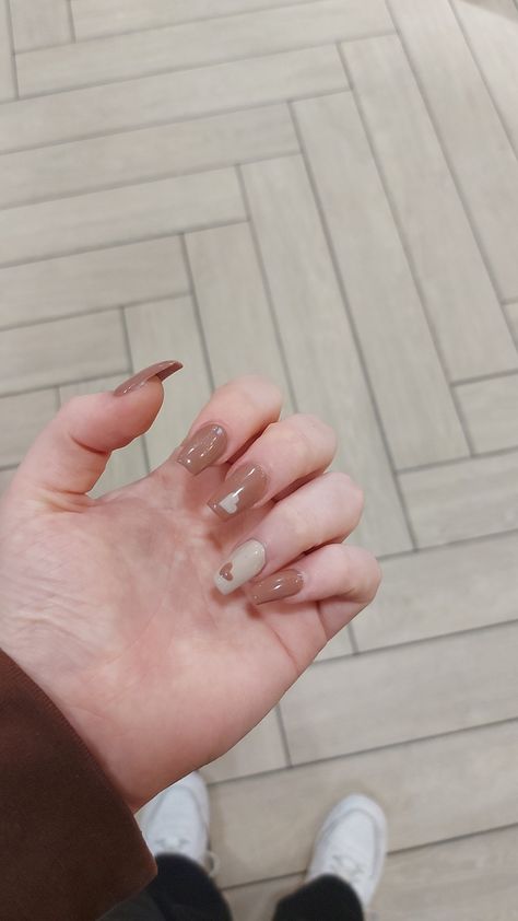 Short Brown Nails Ideas, Brown Coffin Nails, Brown Heart Nails, Acrylic Nails Yellow, Brown Acrylic Nails, Vday Nails, Brown Heart, Art Hacks, Nails Yellow