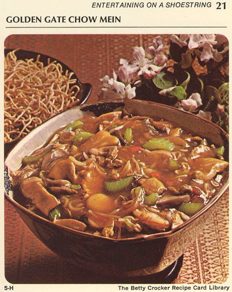 1971 Betty Crocker Recipe Library - Entertaining on a Shoestring.  Awesome recipe used fresh veggies instead of the canned.. Chicken Chow Mein Recipe Old Fashioned, Betty Crocker Recipe Card Library, 70s Dinner Party, 1970s Food, Beef Chow Mein, Betty Crocker Recipe Cards, Recipes Vintage, Betty Crocker Recipes, Gross Food