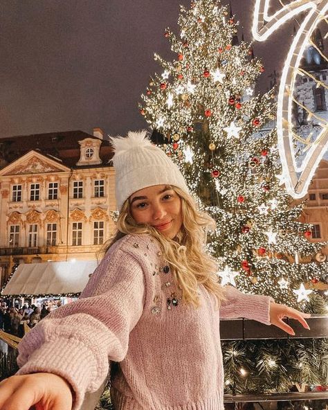 Damariis🌸 on Instagram: "It's the most wonderful time of the year🎄 (ding-dong, ding-dong)✨ • • • • • #christmas #christmasmarket #prague #christmastree #lights #night #happy #favoriteseason #oldtownsquare #instafashion #postoftheday #winter #december #love #winterfashion #christmaslights #christmastime #winterwonderland #cold #czechrepublic #weekendgateaway #travel #explore #wanderlust #travelphotography #travelgram #travelblogger" Photo Inspiration Instagram, Prague Christmas Market, December Love, Prague Christmas, Christmas Markets Europe, Winter December, Tree Pose, Winter Fit, Best Poses For Pictures