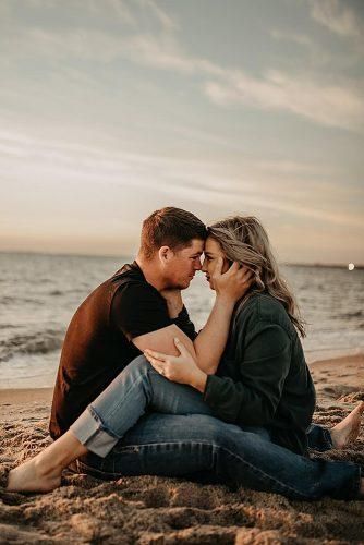 Beach Photoshoot Ideas For Amazing Photos ★ beach photoshoot on the beach photo romantic couple Beach Photoshoot Ideas, Engagement Pictures Beach, Photo Romantic, Picture Beach, Couples Beach Photography, Couple Beach Pictures, Beach Photo Session, Beach Picture, Shotting Photo