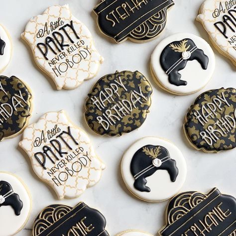 Roaring 20s Cookies Decorated, Great Gatsby Cookies Decorated, Black And Gold Cookies Decorated, Gatsby Cookies, 1920s Christmas, Harlem Nights Party, Gatsby Birthday, Buttercream Cookies, Gatsby Birthday Party