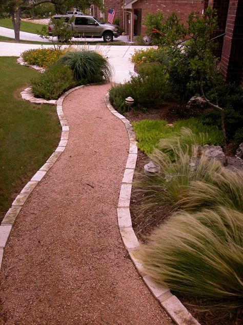 Crushed granite - like the texture and curves as well as the grasses that frame the walkway Brick Walkway Diy, Decomposed Granite Patio, Crushed Granite, Backyard Walkway, Walkway Landscaping, Garden Walkway, Home Landscaping, Garden Pathway, Front Garden