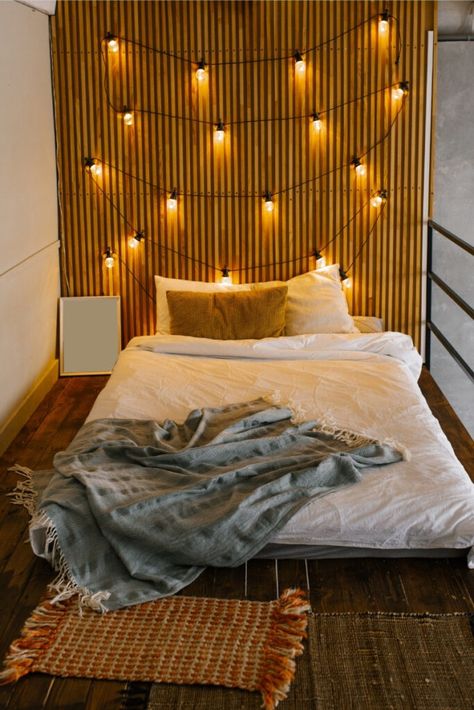 DIY Wooden Slats Scandinavian Headboard If you’re looking for a simple and chic DIY headboard idea, consider using wooden slats. This project is perfect for those who are new to DIY projects. Just one of the over 40 Unique & Beautiful DIY Headboard Ideas that can be found on our blog. #DIYDecor #DIYBedroom #DIYHeadboard #DIYBedroomDecor #DIYHeadboardIdeas Wooden Slat Headboard Diy, Scandinavian Headboard, Chalkboard Headboard, Winter Sayings, Diy Fabric Headboard, Headboard Alternative, Room Divider Headboard, Expand Furniture, Pillow Headboard