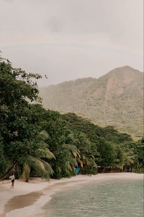 Calming Images, Green Beach, Green Life, Beach Aesthetic, Film Aesthetic, City Travel, Beach Vibe, Island Life, Pretty Places