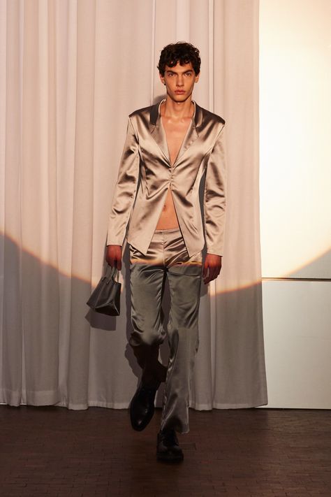 ludovic de saint sernin fw19 menswear Ludovic De Saint Sernin, Fashion Trend Report, Satin Suit, High Fashion Men, Fashion Show Images, Trend Report, Suit Style, Live Fashion, Vogue Magazine