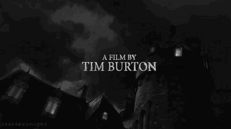 black and white tim burton gif Tim Burton Aesthetic Wallpaper Laptop, Halloween Header Twitter Aesthetic, Film Twitter Header, Black And White Tim Burton, Header Halloween, Halloween Header, Black And White Header, Tim Burton Art, Tim Burton Films