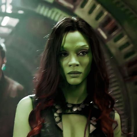 Iconic Marvel Scenes, Gamora Pfp, Guardians Of The Galaxy Pfp, Guardians Of The Galaxy Icons, Gamora Icon, Gamora Guardians Of The Galaxy, Marvel Actresses, Guardians Of The Galaxy Gamora, Starlord And Gamora