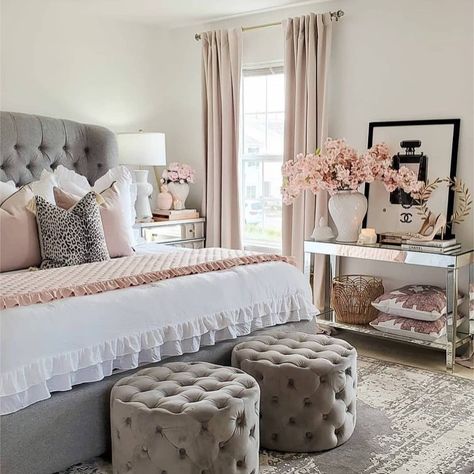 Jelena Hinic | What do you think about this beautiful glam bedroom? I love it 💗 Follow @jay_lina_decor for more inspiration 💕 ⠀⠀⠀⠀⠀⠀⠀⠀ ⠀⠀⠀⠀⠀⠀ Photo… | Instagram Dusty Pink Bedroom, Rose Bedroom, Glam Bedroom Decor, Glamour Decor, Classy Living Room, Luxe Bedroom, Luxury Room Bedroom, Glam Bedroom, Chic Interior Design