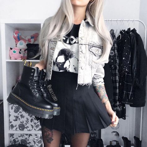 Indie Outfits Grunge Alternative Fashion, Alternative Fashion Skirts, Indie Outfits Alternative Fashion, Indie Outfits Grunge, Outfits Alternative, Gig Outfit, High Waist Pleated Skirt, Style Indie, Fashion Skirts