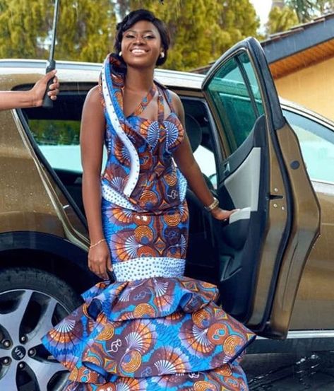 FASHION PHOTO: Martha Ankomah Shows Some Swag In This Beautiful African Print Dress African Print Dresses Wedding, Dresses African Print, Sunday Fashion, African Head Dress, Custom Outfits, Dresses African, African Fashion Ankara, Queen Fashion, African Fashion Modern