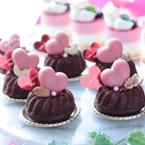 Adorable Mini-cakes for your Valentine ~.~ Mini Bundt Cakes, Valentines Day Cakes, Mini Cake, Happy Valentine's Day, Bundt Cake, Happy Valentine's, Mini Cakes, Shower Party, Cake Designs