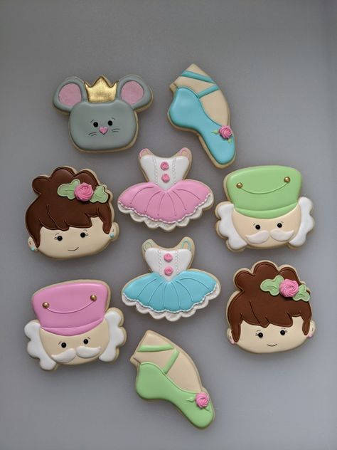 Nutcracker Decorated Cookies, Nutcracker Cookies Easy, Ballet Cookies, Nutcracker Sugar Cookies, Nutcracker Cookies, Cake Classes, Ballerina Birthday, Fondant Cupcakes, Baby Cookies