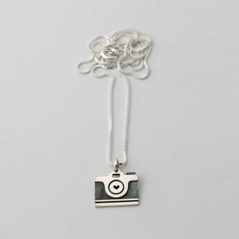 Yo Quierooooooo!!!!!!    Image of Camera Mini Charm on Box Chain Camera Charm, Camera Necklace, Creativity Art, Mini Charm, Art Architecture, Box Chain, Me Time, Your Design, Slot Online