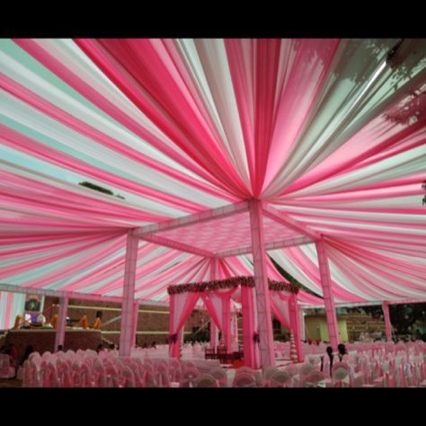 Craft a captivating atmosphere with alluring wedding backdrop decorations that epitomize romance. Leave a lasting impression against a backdrop that tells your unique love story. Tent Mandap Decoration, Gajibo Tent, Mandap Designs Outdoor, Phere Mandap Decoration, Tent House Decoration, Wedding Tent Decorations Indian, Indian Wedding Tent, Outdoor Wedding Lanterns, Seating Wedding Ceremony