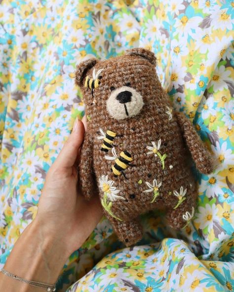 Crocheted Stuff, Crochet Animals Free Patterns, Crochet Teddy, Fun Crochet Projects, Creation Couture, Crochet Bear, Diy Crochet Projects, Crochet Toys Patterns, Knit Or Crochet