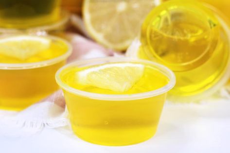 Lovely Lemon Drop Jello Shot Recipe - Aspiring Winos Vodka Jello Shot Recipes, Lemon Drop Jello Shots, Lemon Jello Shots, Lemonade Jello Shots, Shots Alcohol Recipes, Lemon Drop Shots, Jello Shot Cups, Jelly Shots, Punch Cocktails