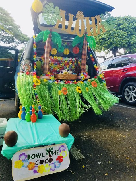 Margaritaville Halloween Costume, Trunk Or Treat Ideas Hawaiian, Tropical Trunk Or Treat Ideas, Hawaiian Golf Cart Decorations, Hawaii Trunk Or Treat Ideas, Aloha Trunk Or Treat, Hawaii Trunk Or Treat, Moana Trunk Or Treat Ideas For Cars, Tropical Trunk Or Treat