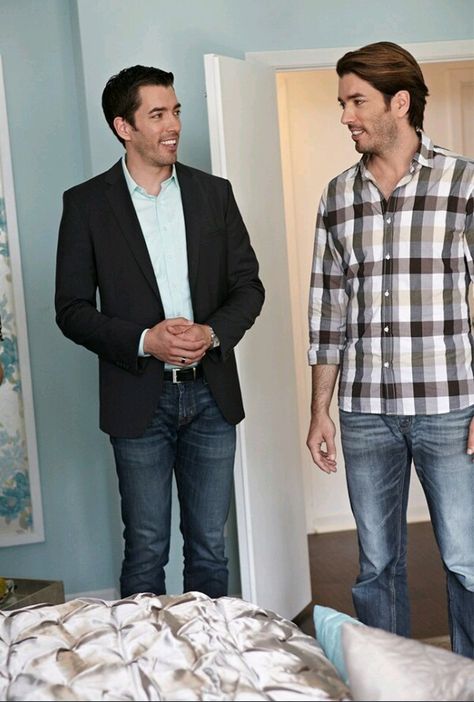 Drew & Jonathan...(clm) Jonathan Silver Scott, Property Brother, Scott Brothers, Drew Scott, Jonathan Scott, Derek Hough, Property Brothers, Identical Twins, Adam Levine