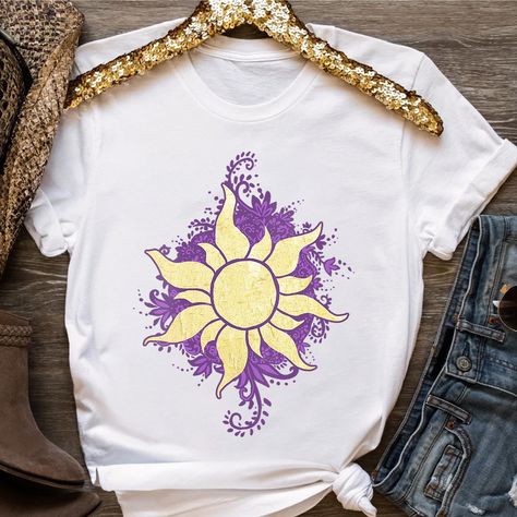 Sunshine Doodle, Rapunzel Sun, Rapunzel Outfit, Decorated Tote Bags, Tangled Princess, Disney Trip Outfits, Disney Outfits Women, Rapunzel Birthday Party, Doodle Shirt